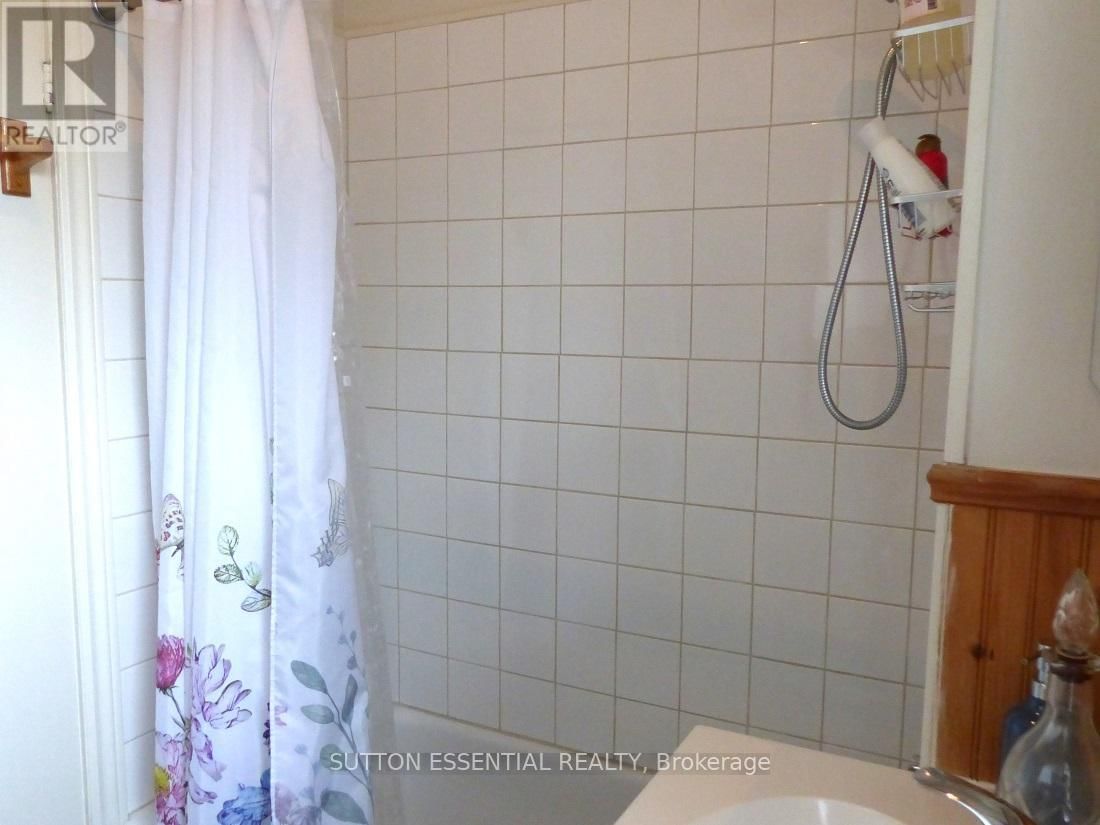 71 RUSSELL STREET EAST Image 17