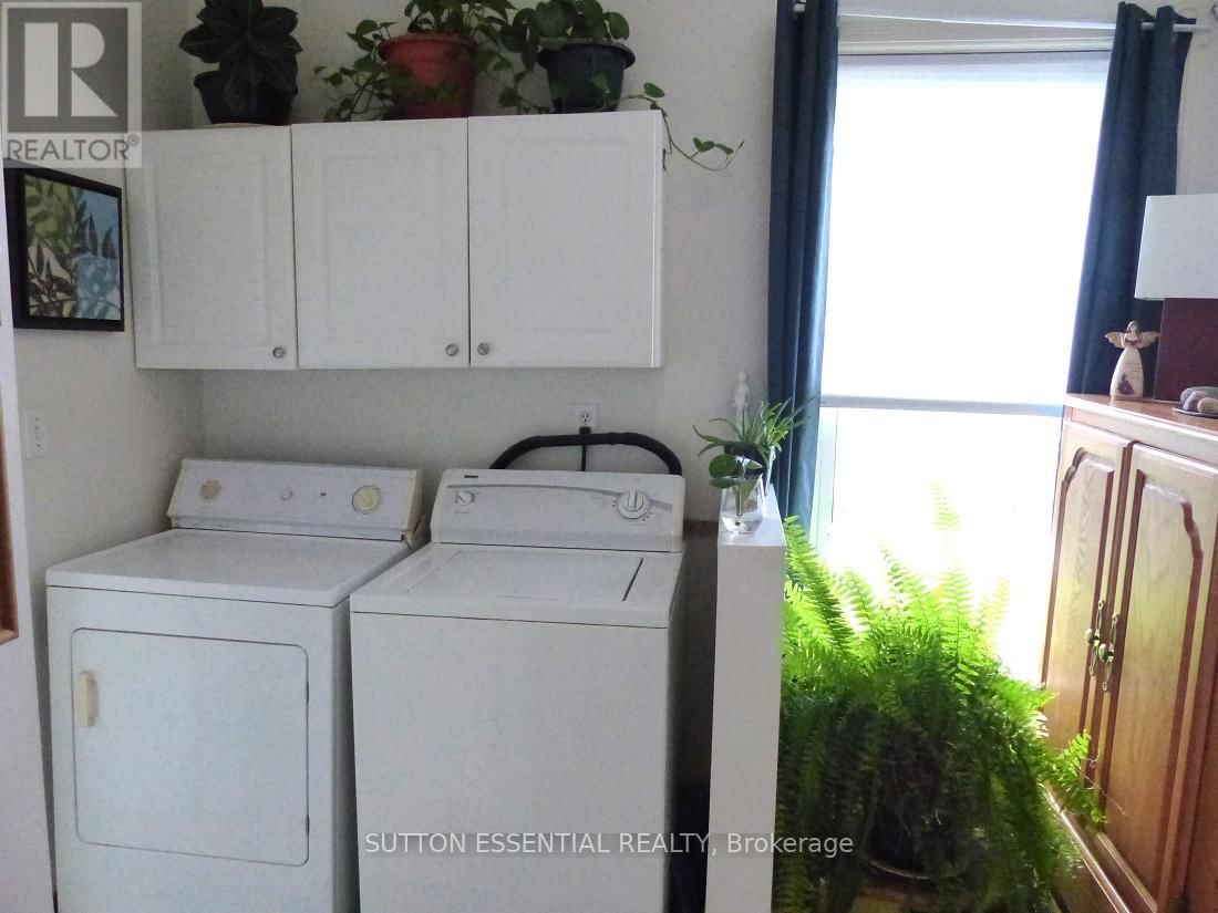 71 RUSSELL STREET EAST Image 18