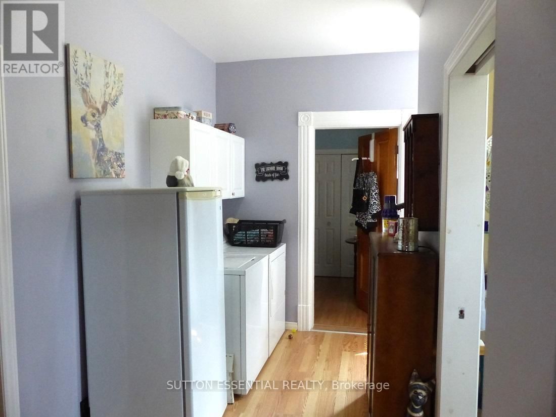 71 RUSSELL STREET EAST Image 21