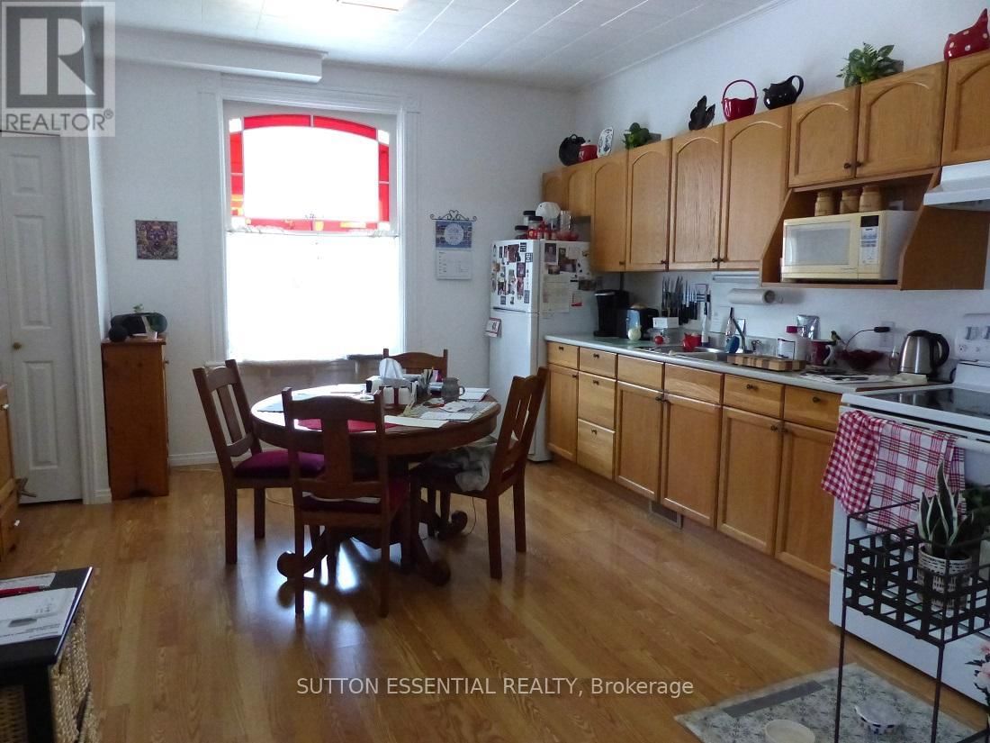 71 RUSSELL STREET EAST Image 22