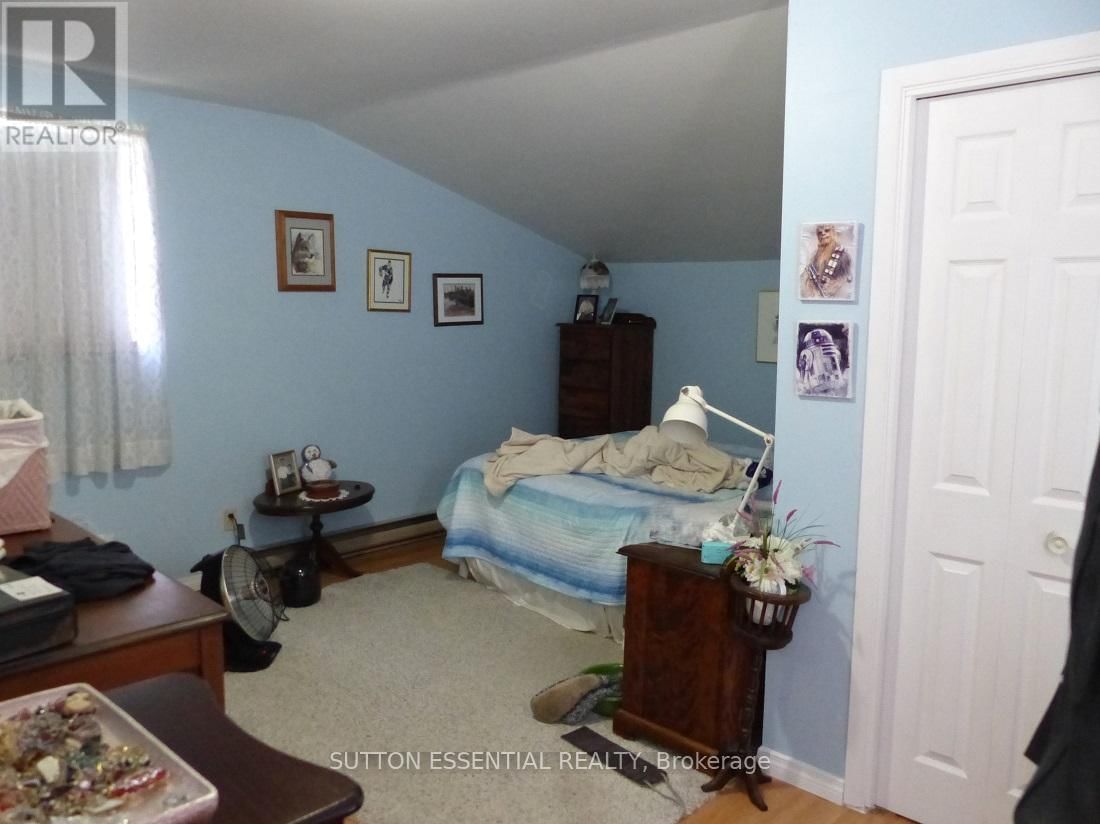 71 RUSSELL STREET EAST Image 25