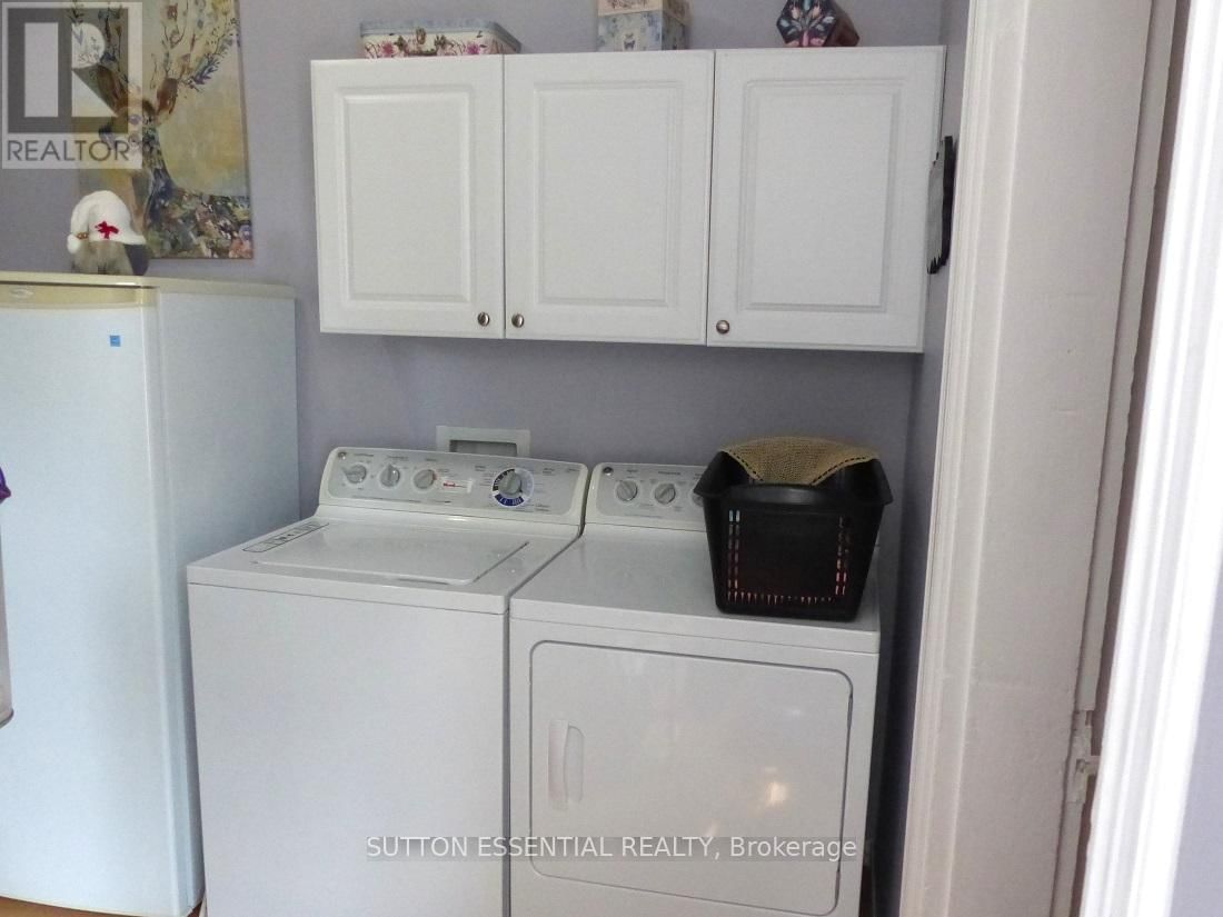 71 RUSSELL STREET EAST Image 26