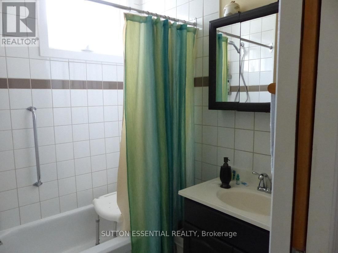 71 RUSSELL STREET EAST Image 27