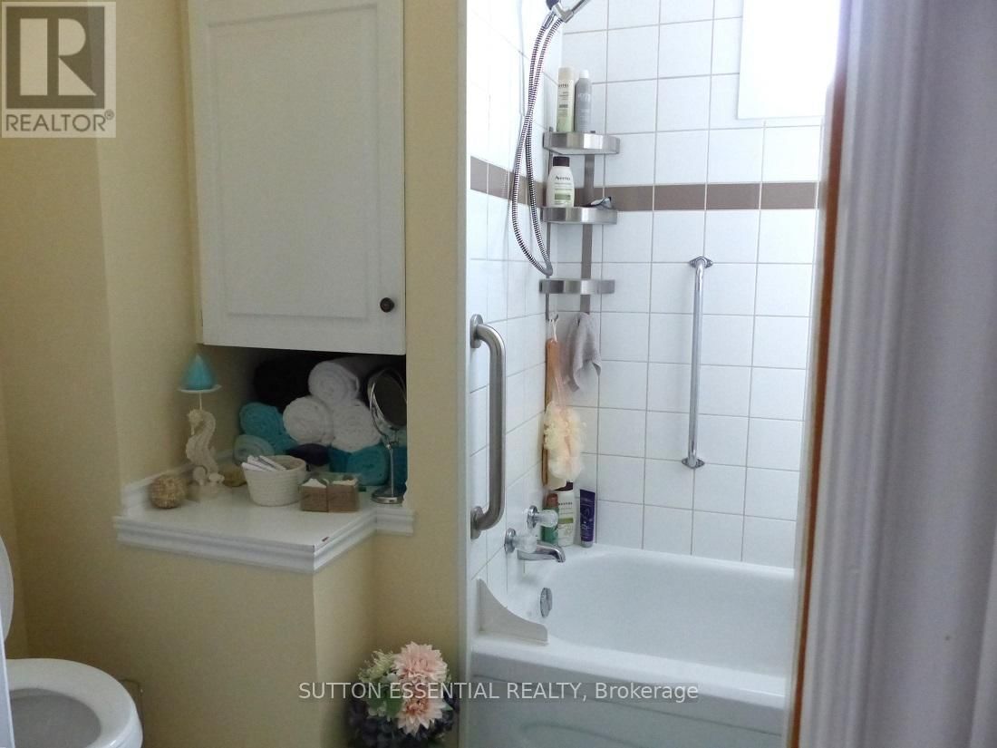 71 RUSSELL STREET EAST Image 28