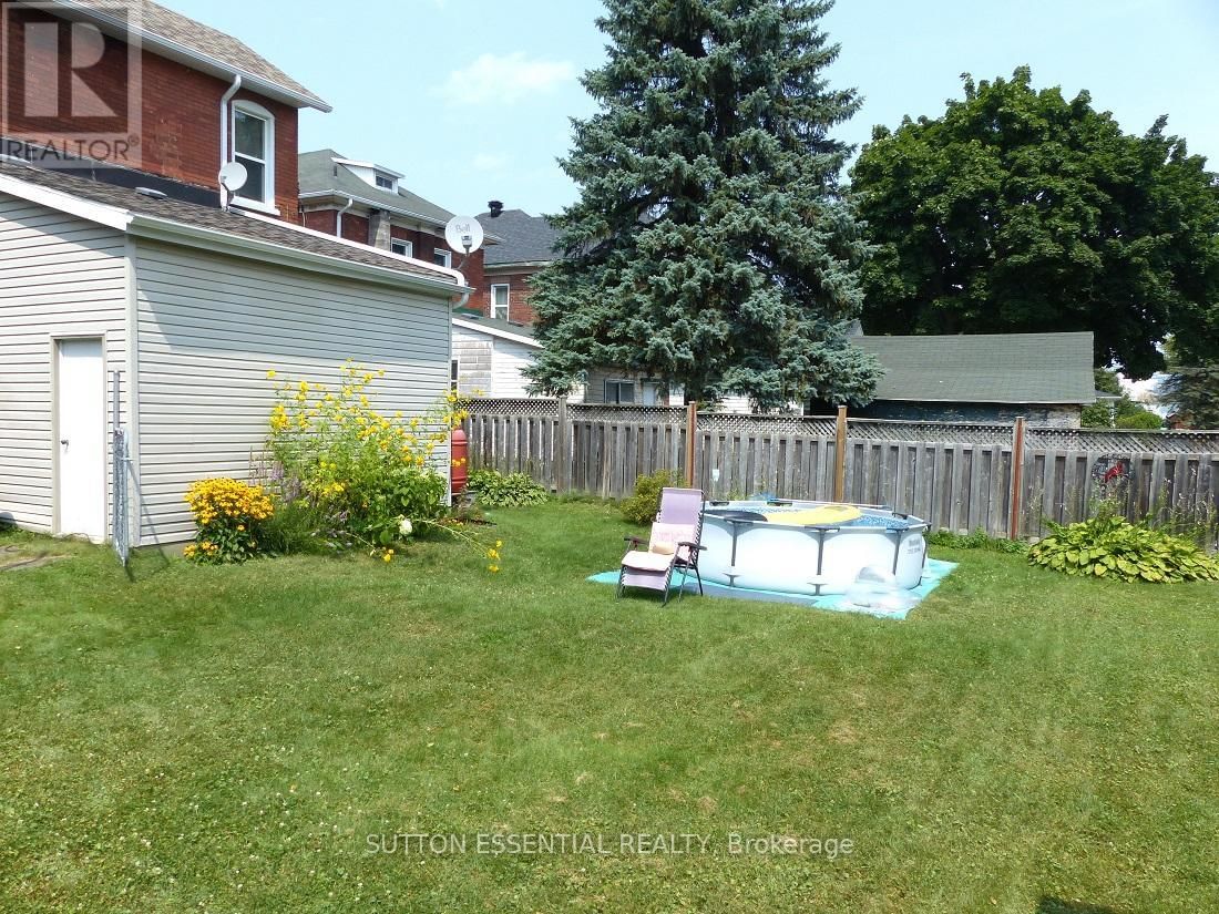 71 RUSSELL STREET EAST Image 32