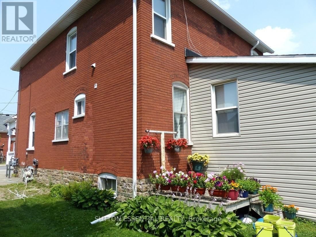 71 RUSSELL STREET EAST Image 4