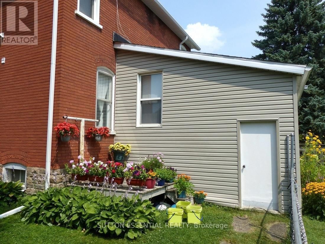 71 RUSSELL STREET EAST Image 5