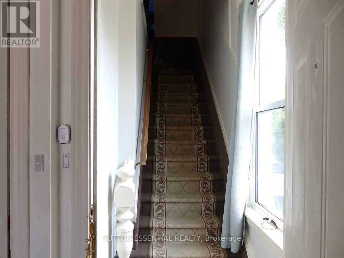 71 RUSSELL STREET EAST Image 7