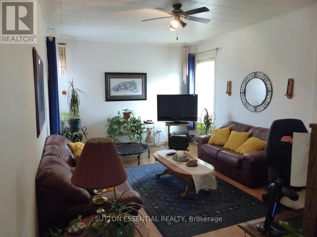 71 RUSSELL STREET EAST Image 8