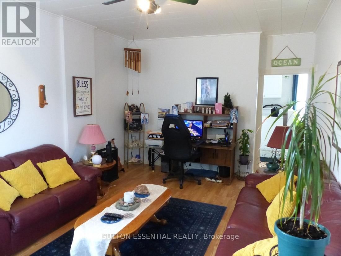 71 RUSSELL STREET EAST Image 9