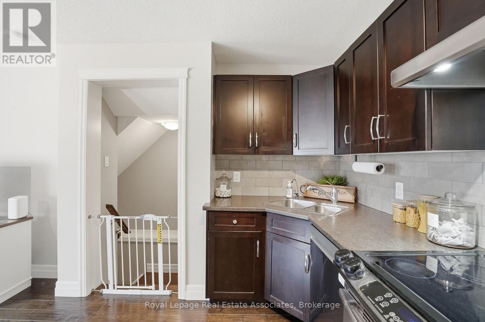 16 - 275 OLD HURON ROAD Image 22