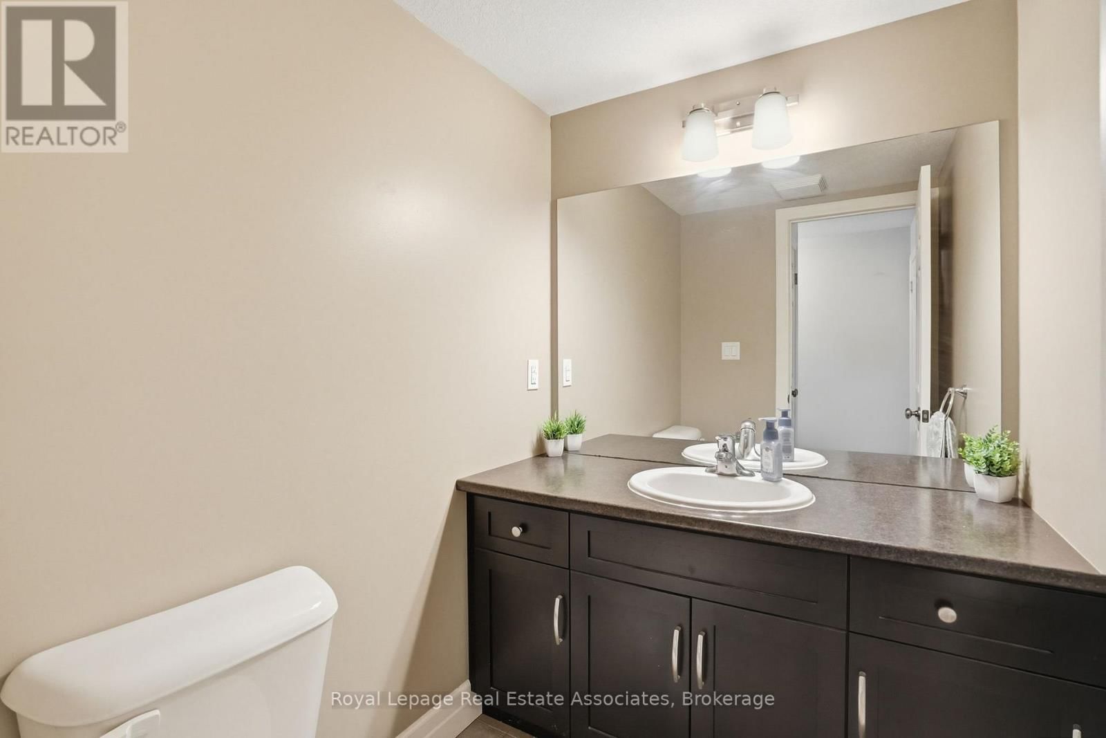 16 - 275 OLD HURON ROAD Image 32