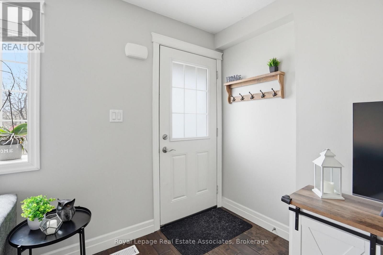 16 - 275 OLD HURON ROAD Image 4