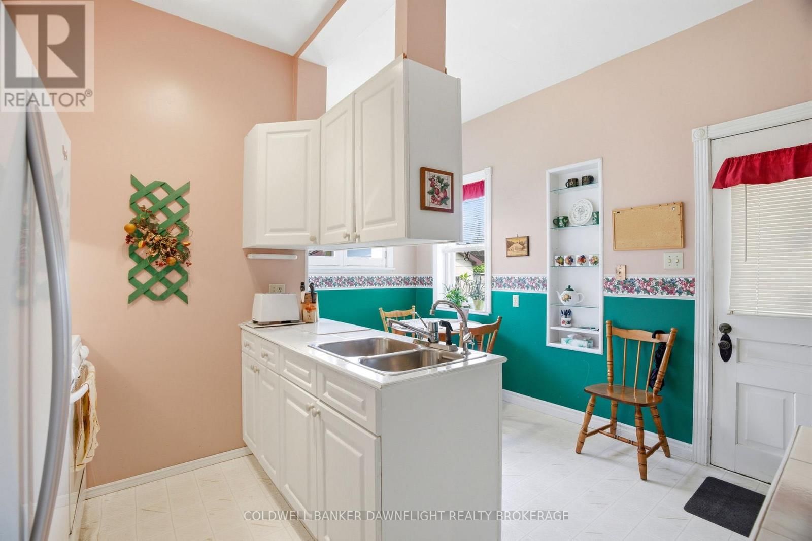 80 SANDERS STREET WEST Image 19