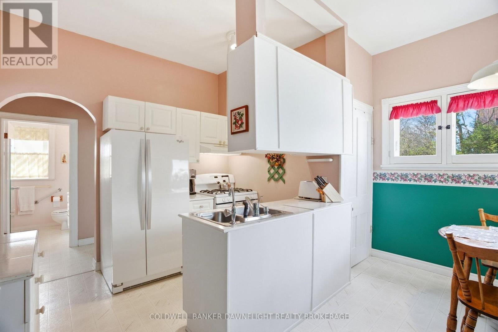 80 SANDERS STREET WEST Image 20