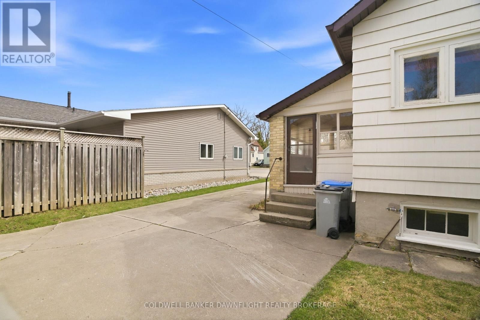 80 SANDERS STREET WEST Image 36