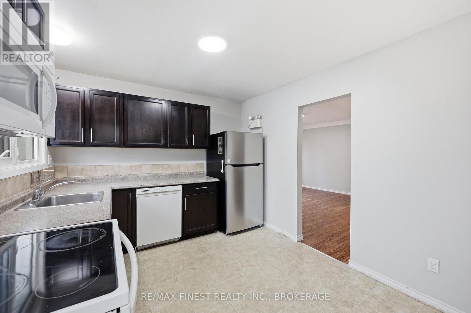 20 FOSTER STREET Image 22