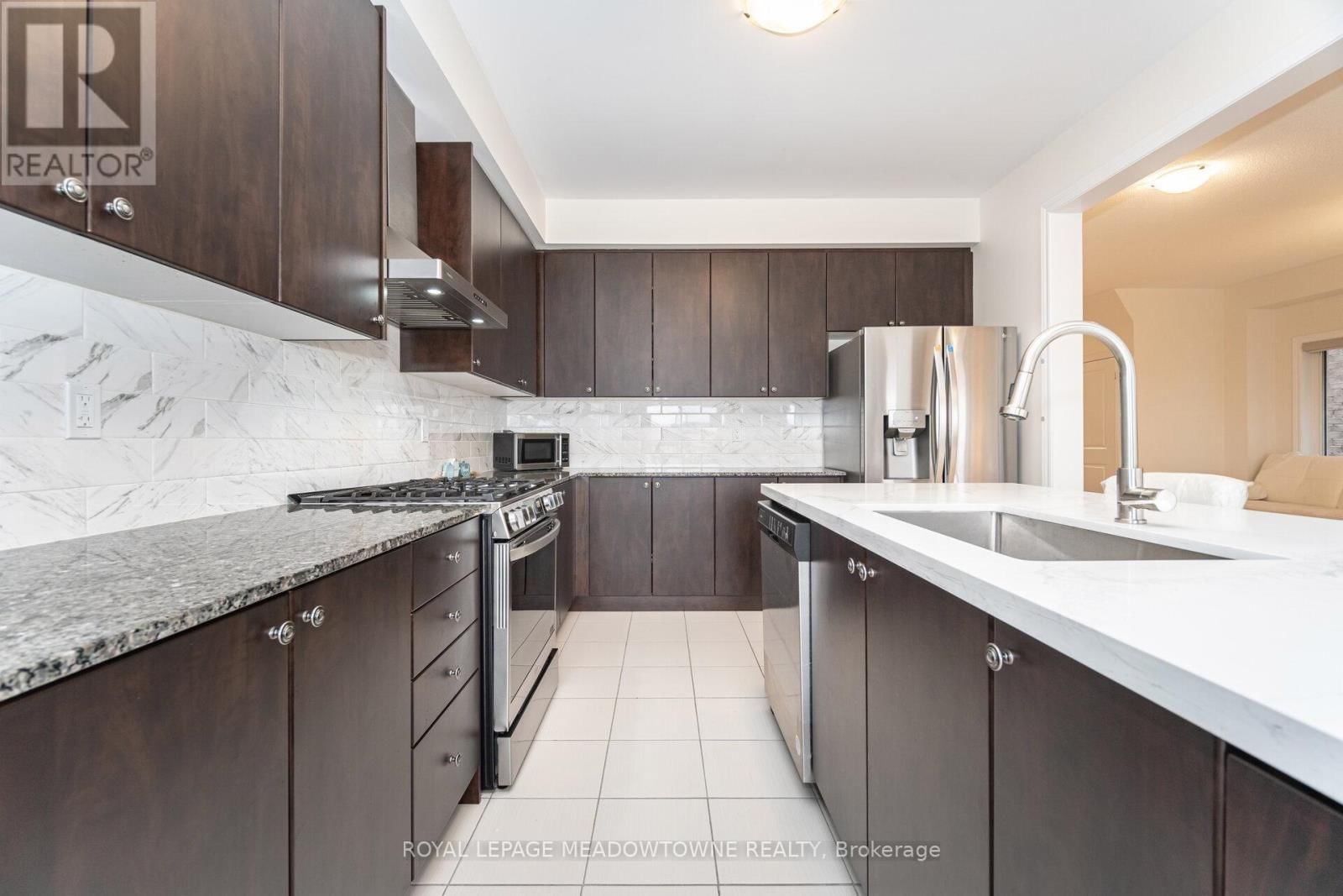 301 RIDLEY CRESCENT Image 12