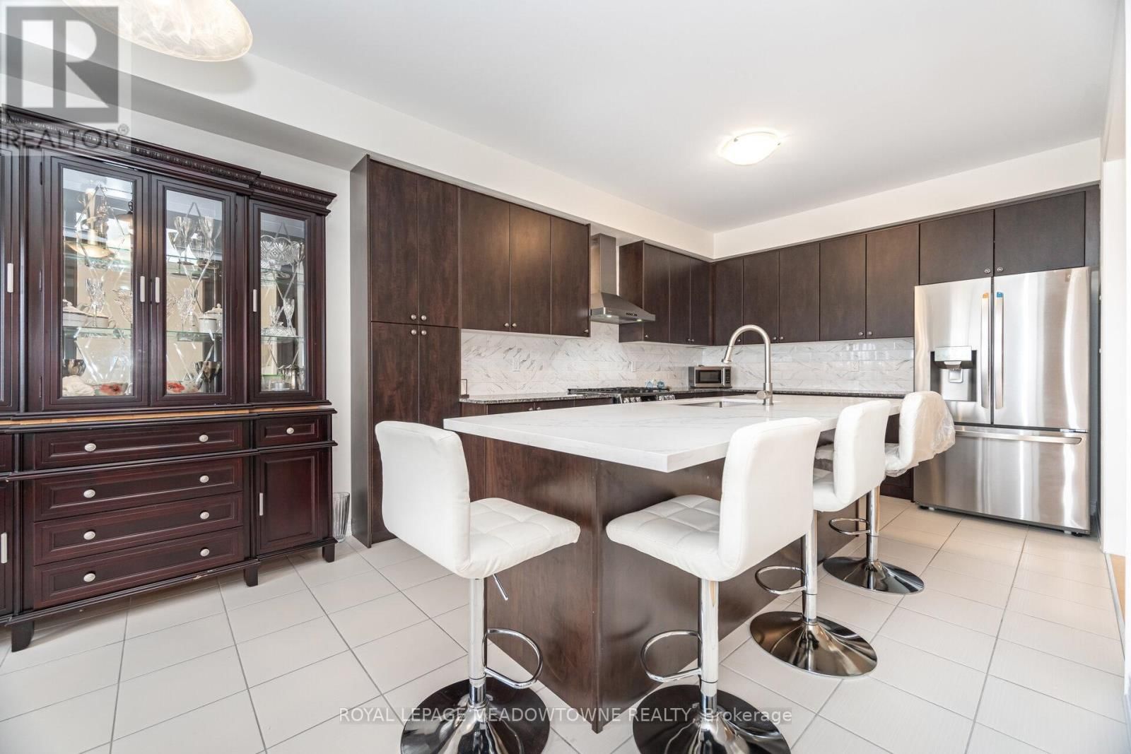 301 RIDLEY CRESCENT Image 13