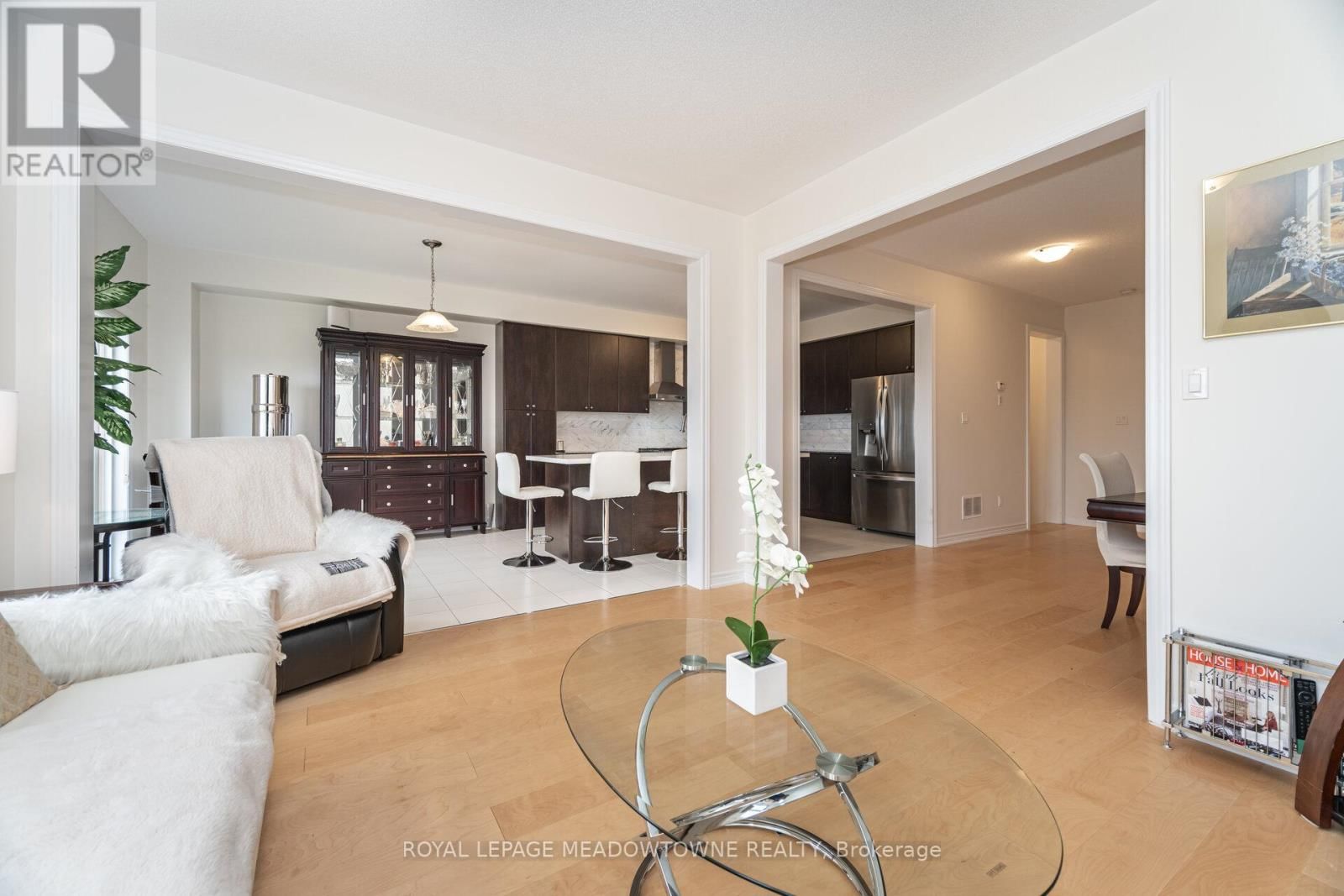 301 RIDLEY CRESCENT Image 20