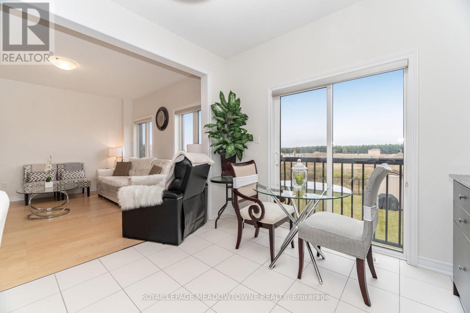 301 RIDLEY CRESCENT Image 21