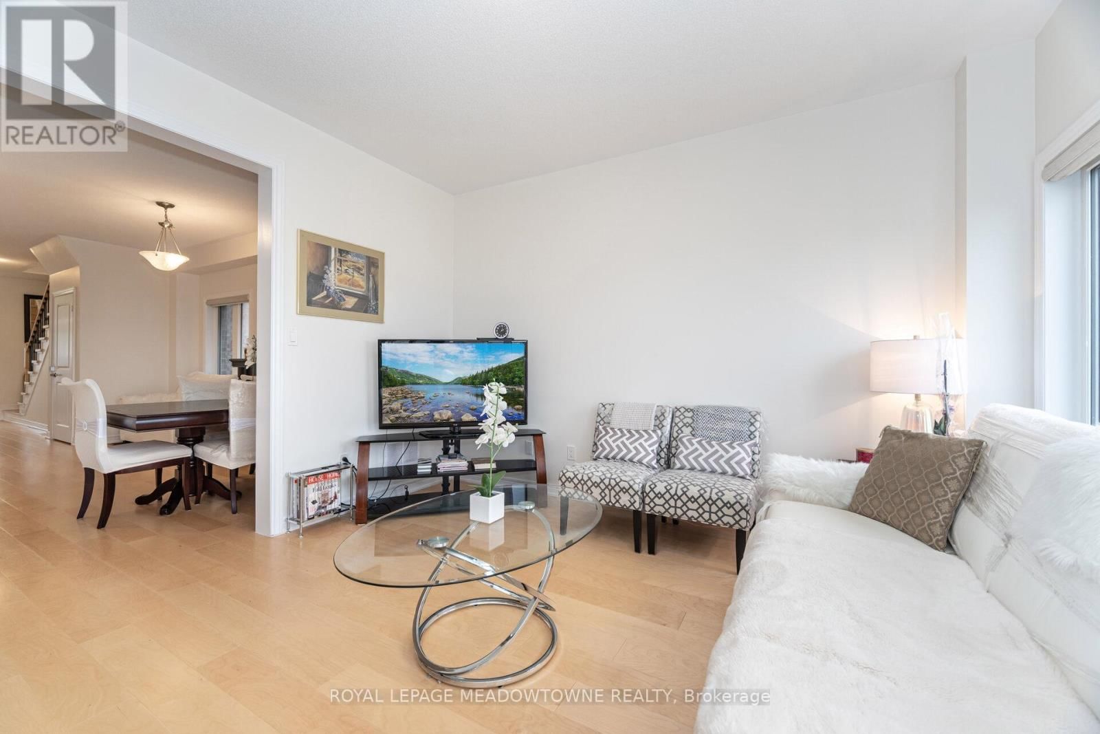 301 RIDLEY CRESCENT Image 22