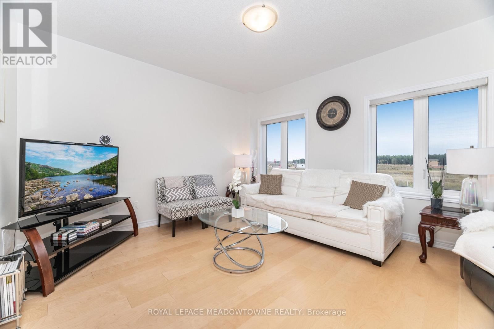 301 RIDLEY CRESCENT Image 23