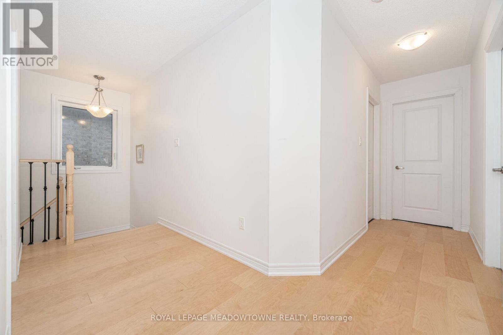 301 RIDLEY CRESCENT Image 27