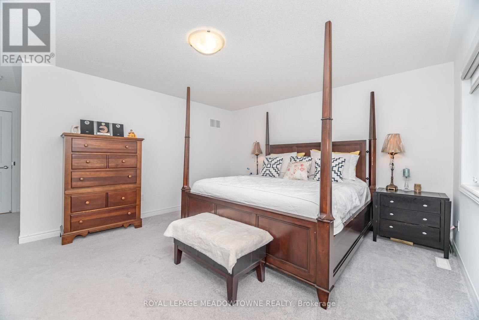 301 RIDLEY CRESCENT Image 28