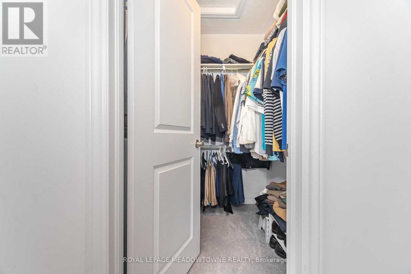 301 RIDLEY CRESCENT Image 32