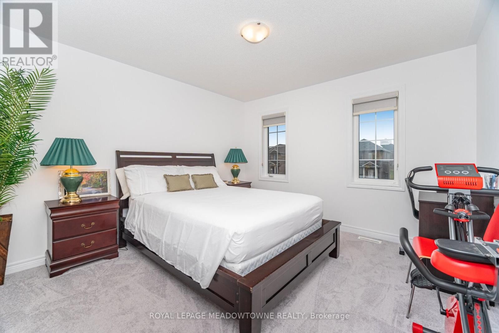 301 RIDLEY CRESCENT Image 34