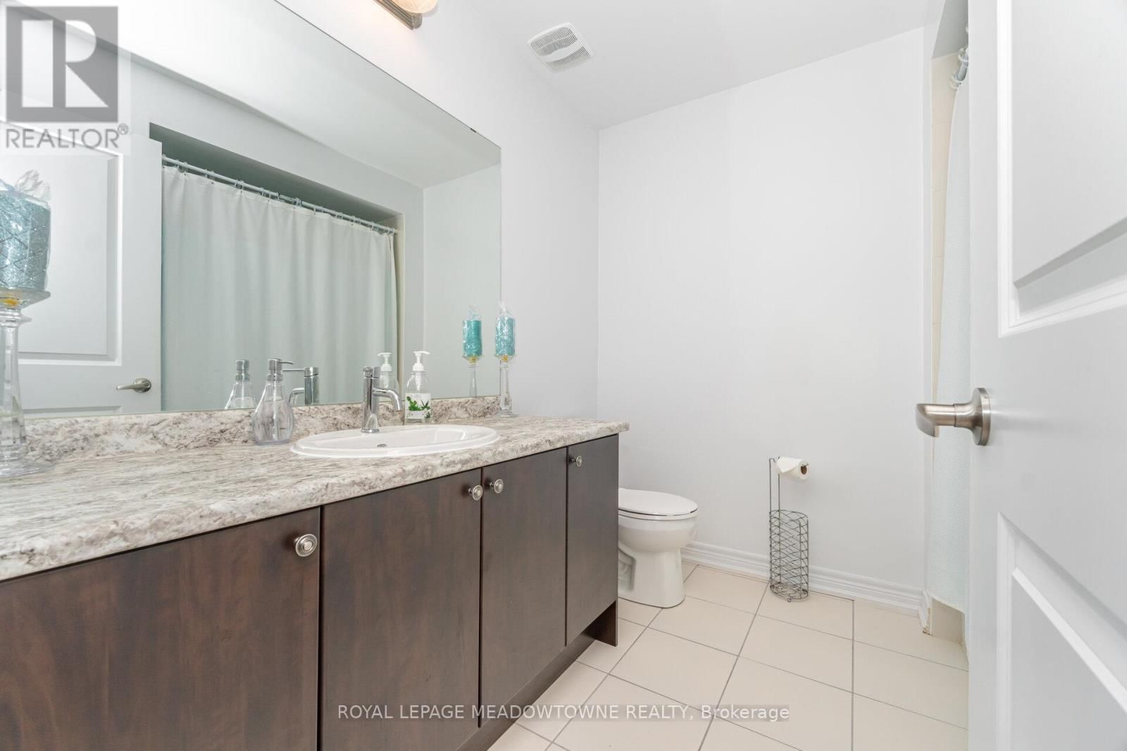 301 RIDLEY CRESCENT Image 36