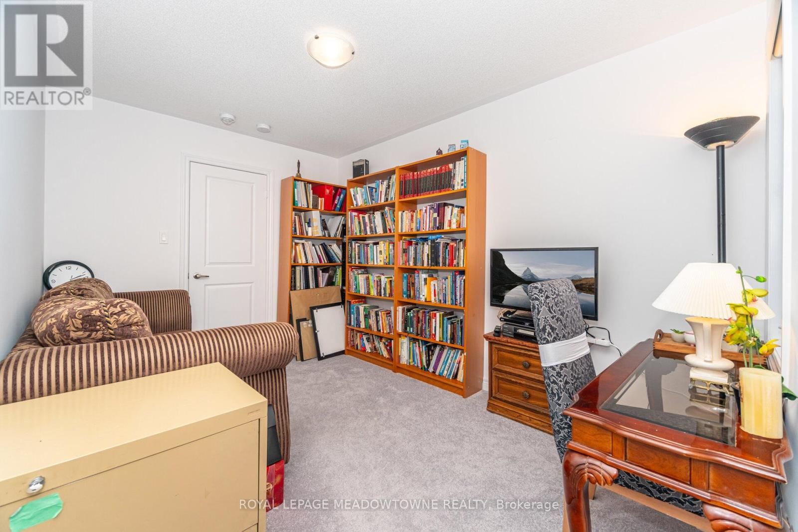 301 RIDLEY CRESCENT Image 37