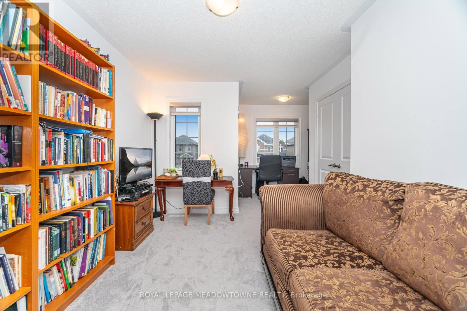 301 RIDLEY CRESCENT Image 38