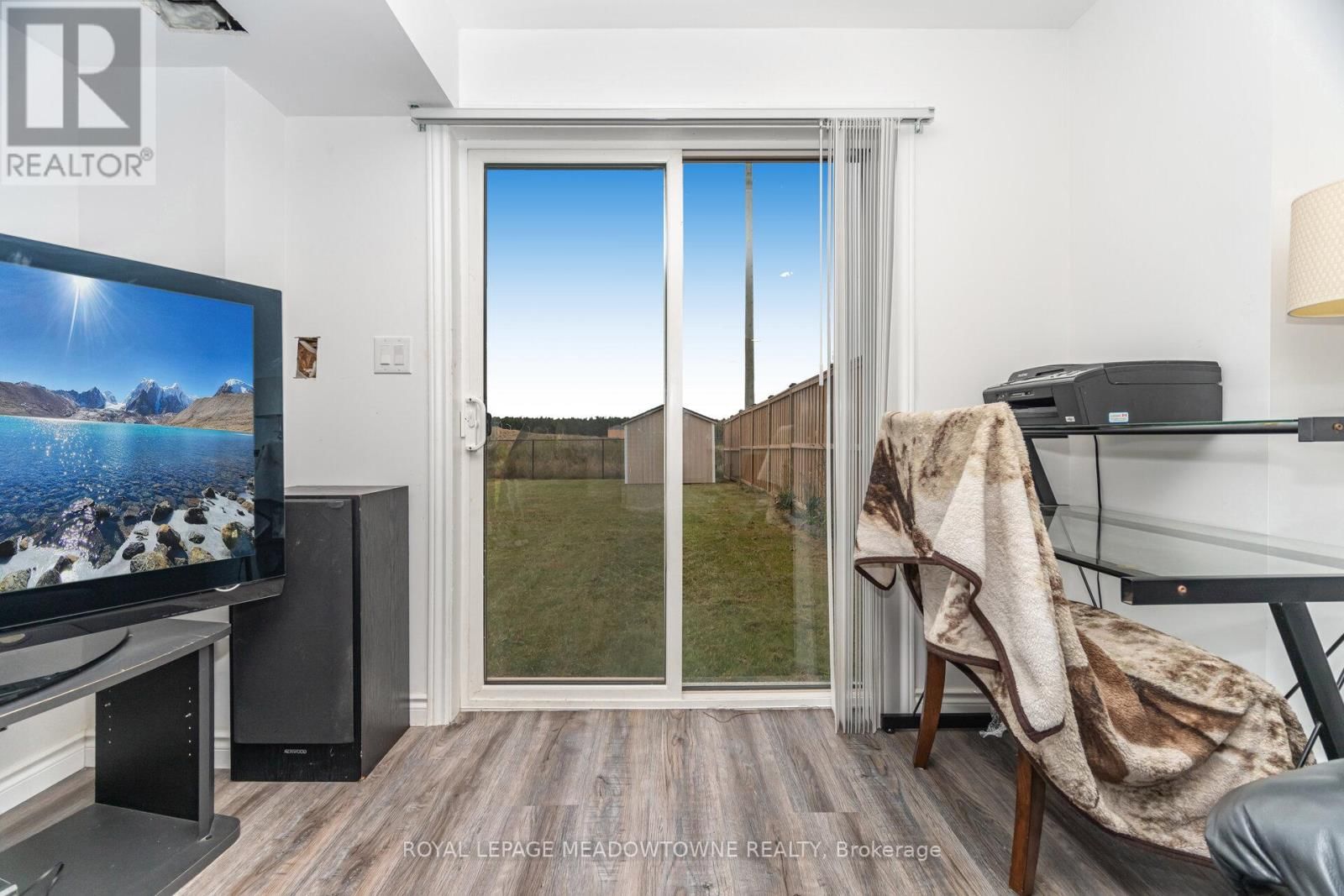 301 RIDLEY CRESCENT Image 39