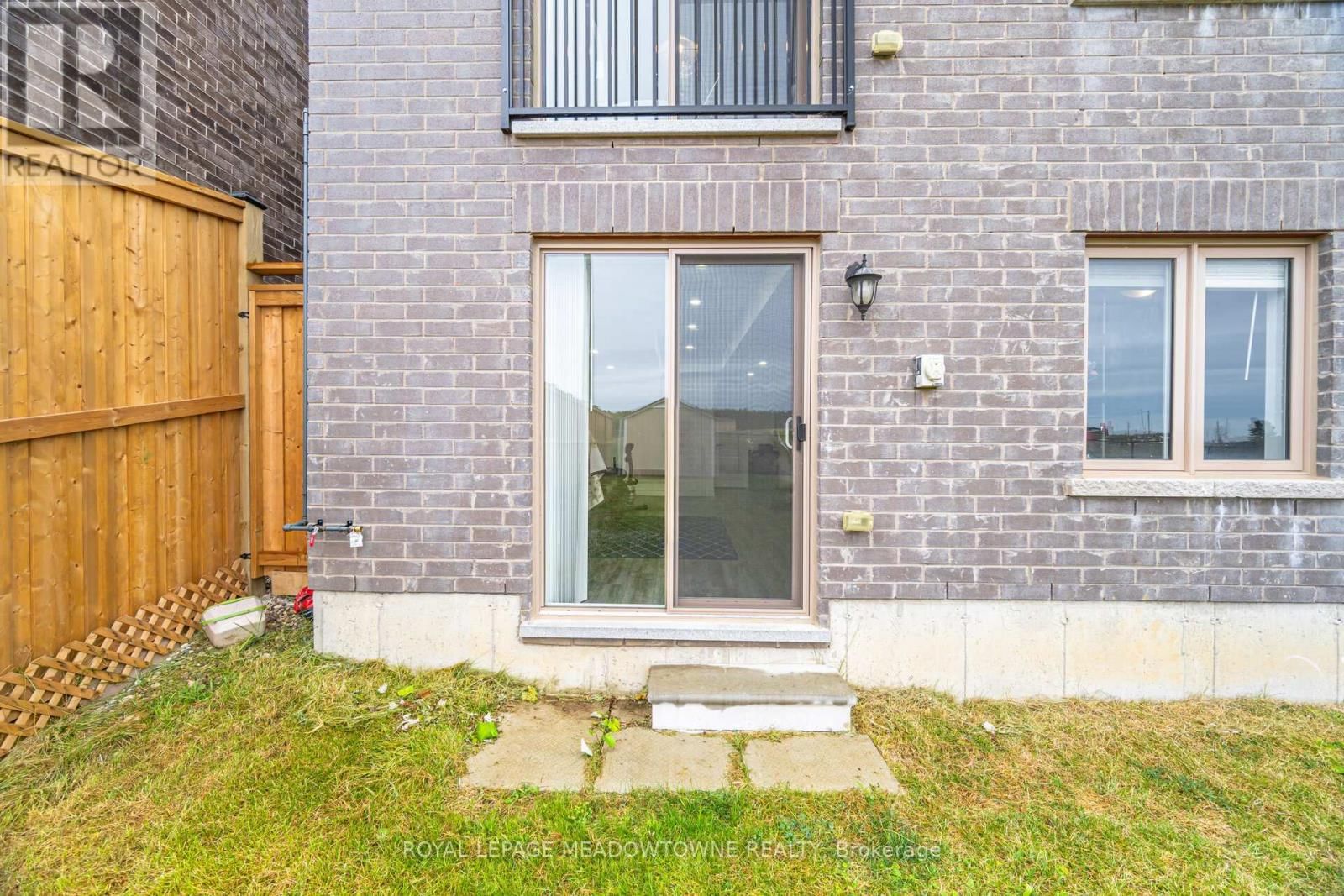 301 RIDLEY CRESCENT Image 40