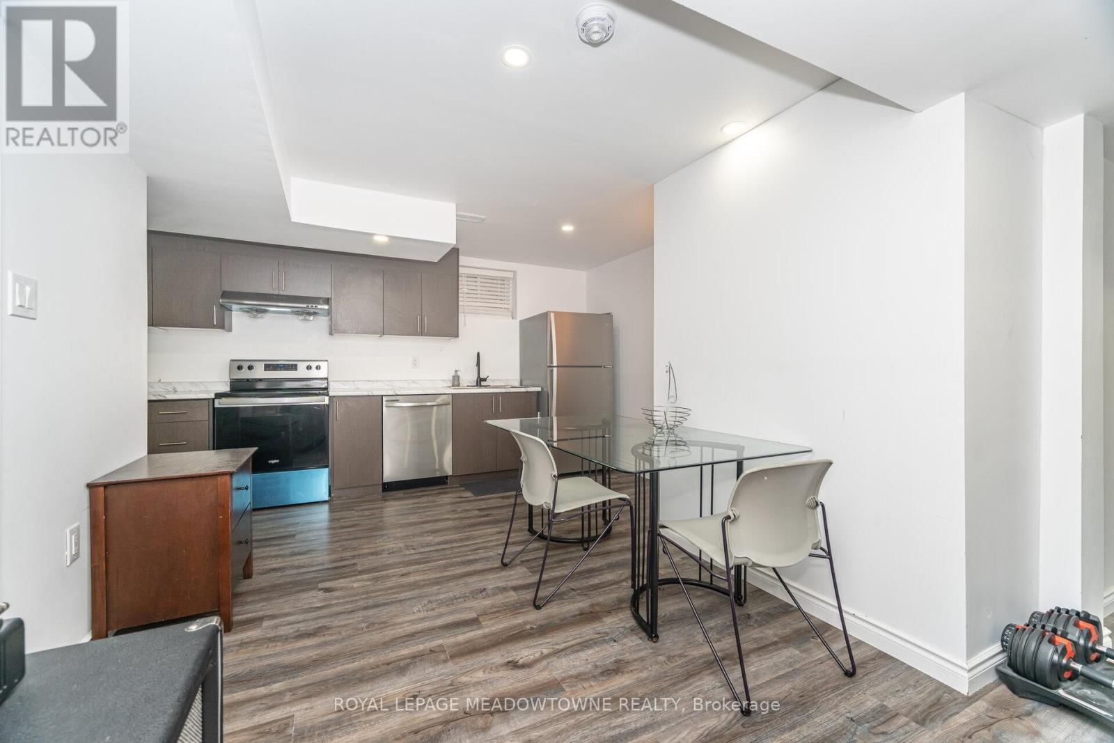 301 RIDLEY CRESCENT Image 45