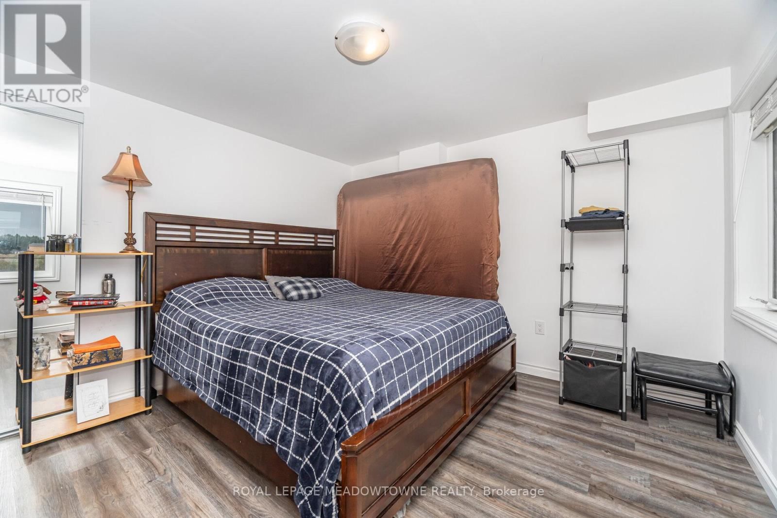 301 RIDLEY CRESCENT Image 46