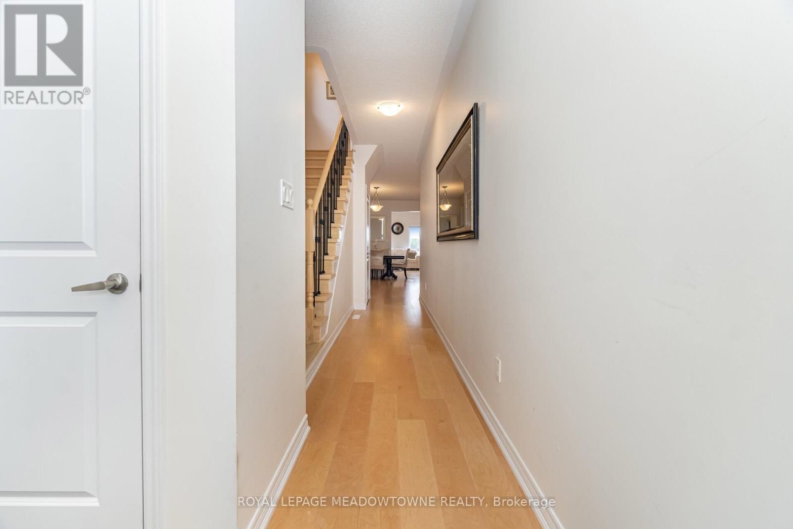 301 RIDLEY CRESCENT Image 5