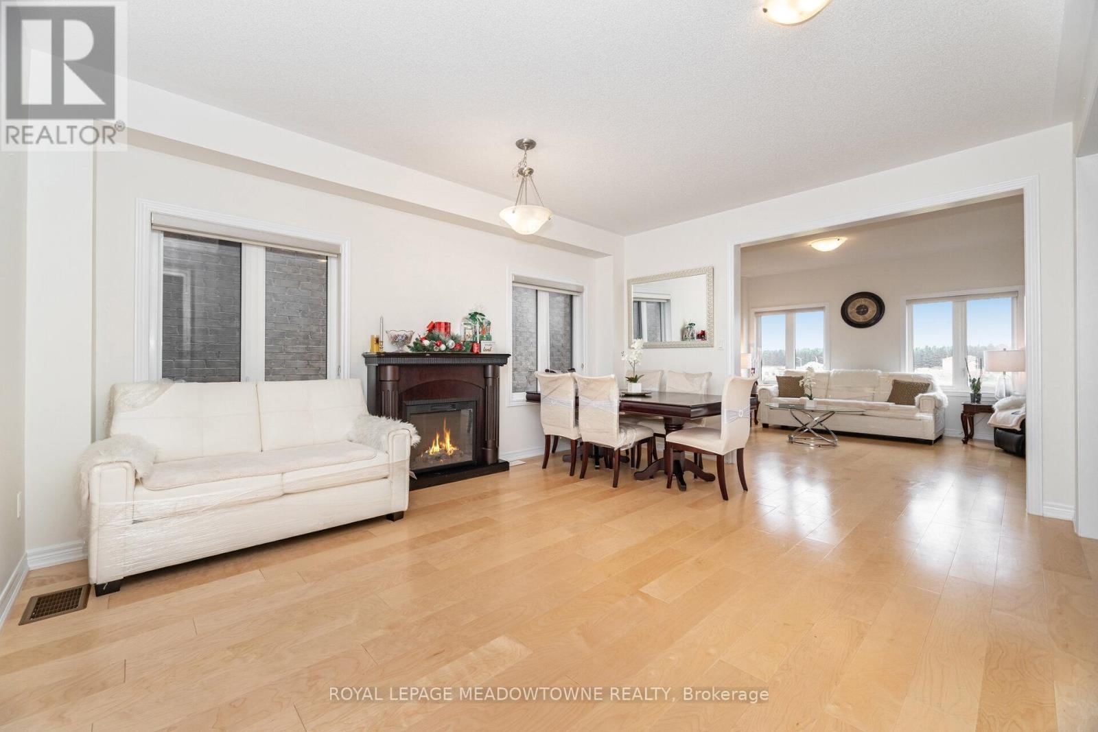 301 RIDLEY CRESCENT Image 7