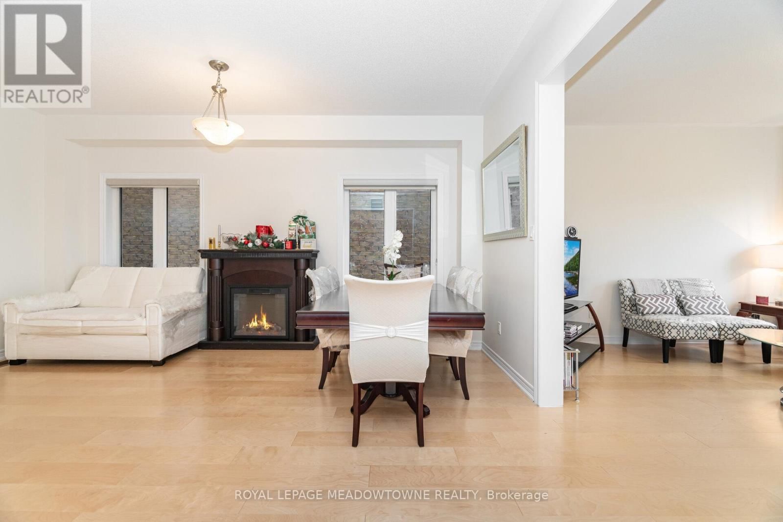 301 RIDLEY CRESCENT Image 8