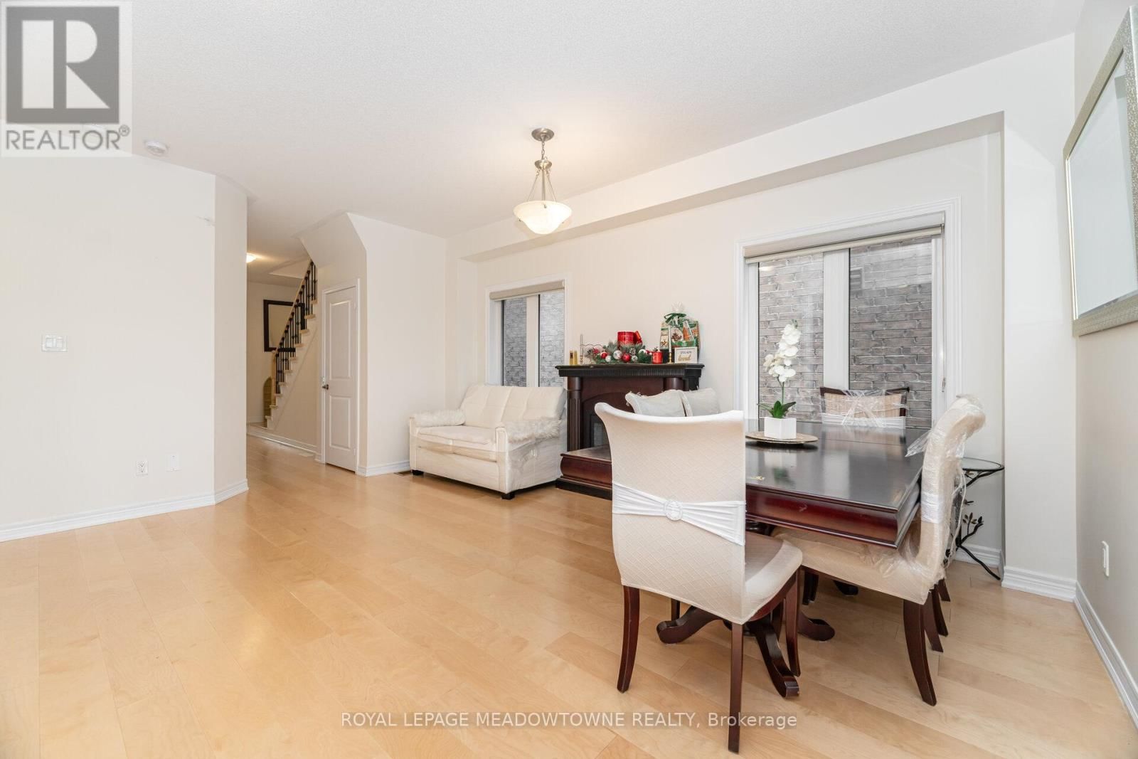 301 RIDLEY CRESCENT Image 9