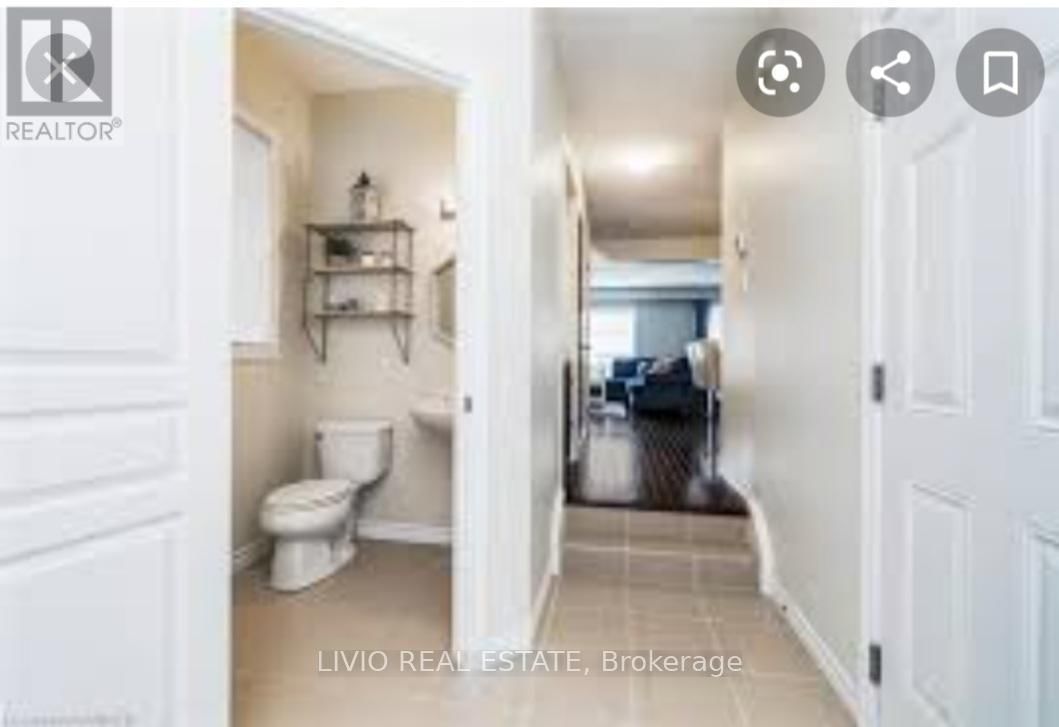 204 COULING CRESCENT Image 18