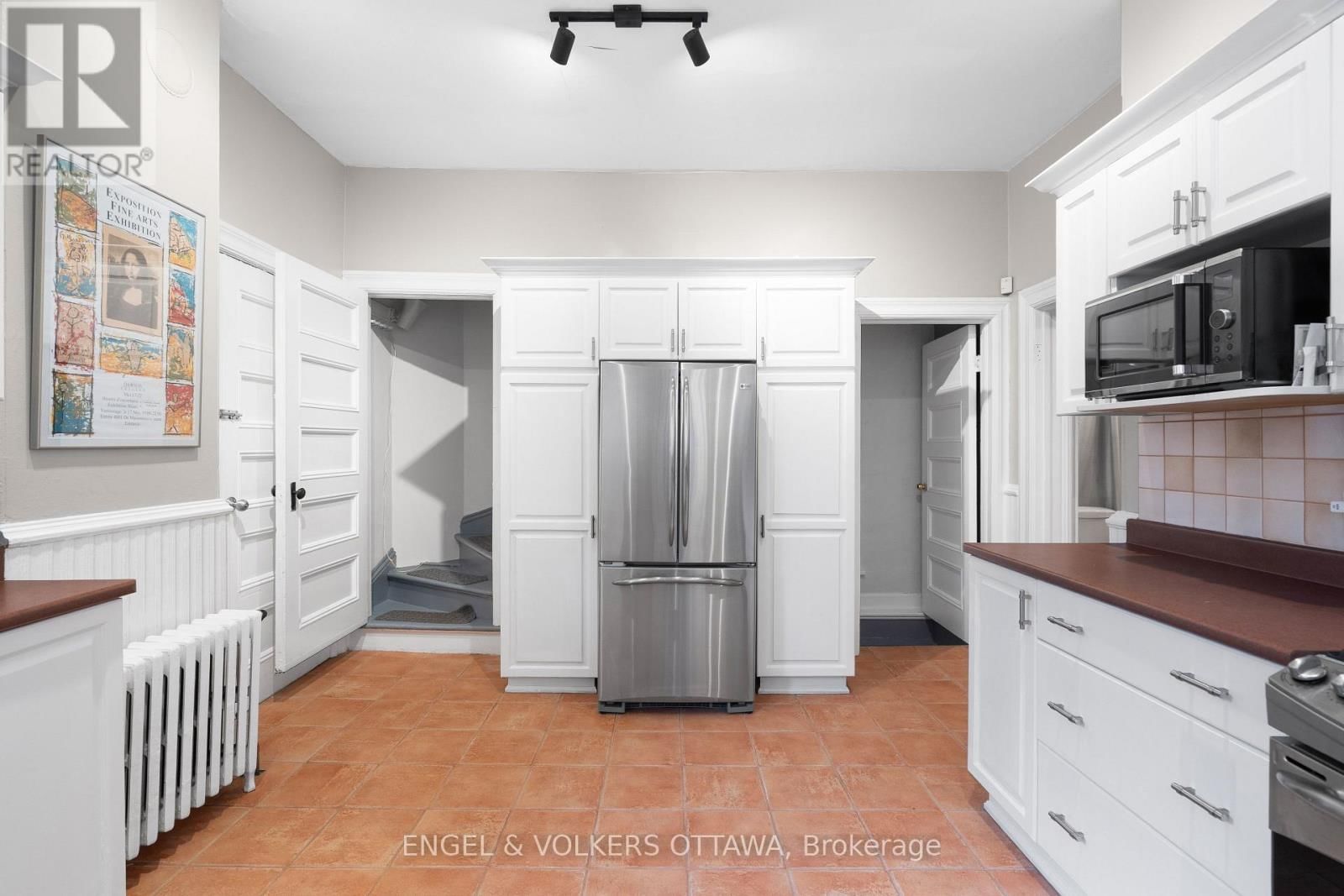 553 GILMOUR STREET Image 17