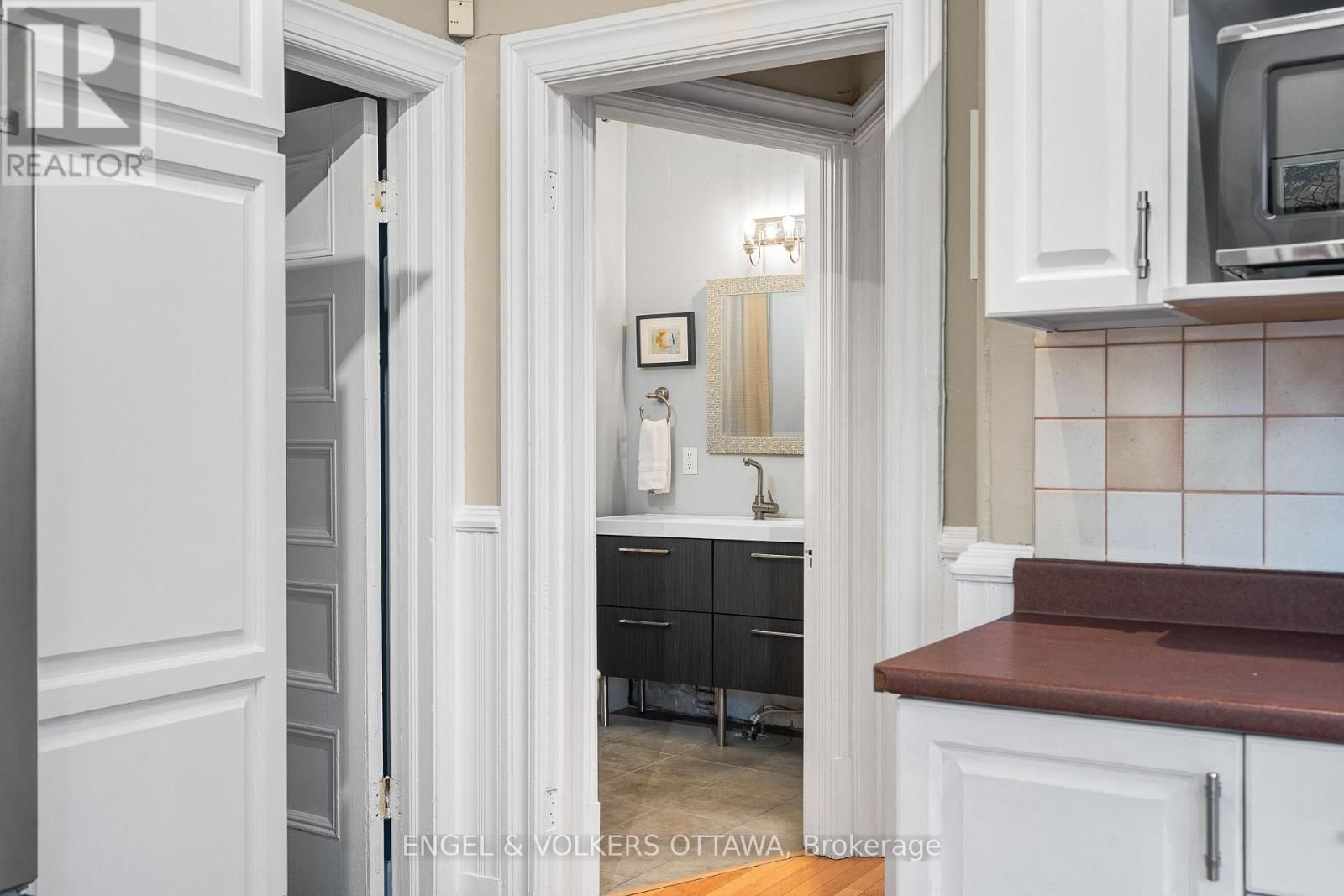 553 GILMOUR STREET Image 18