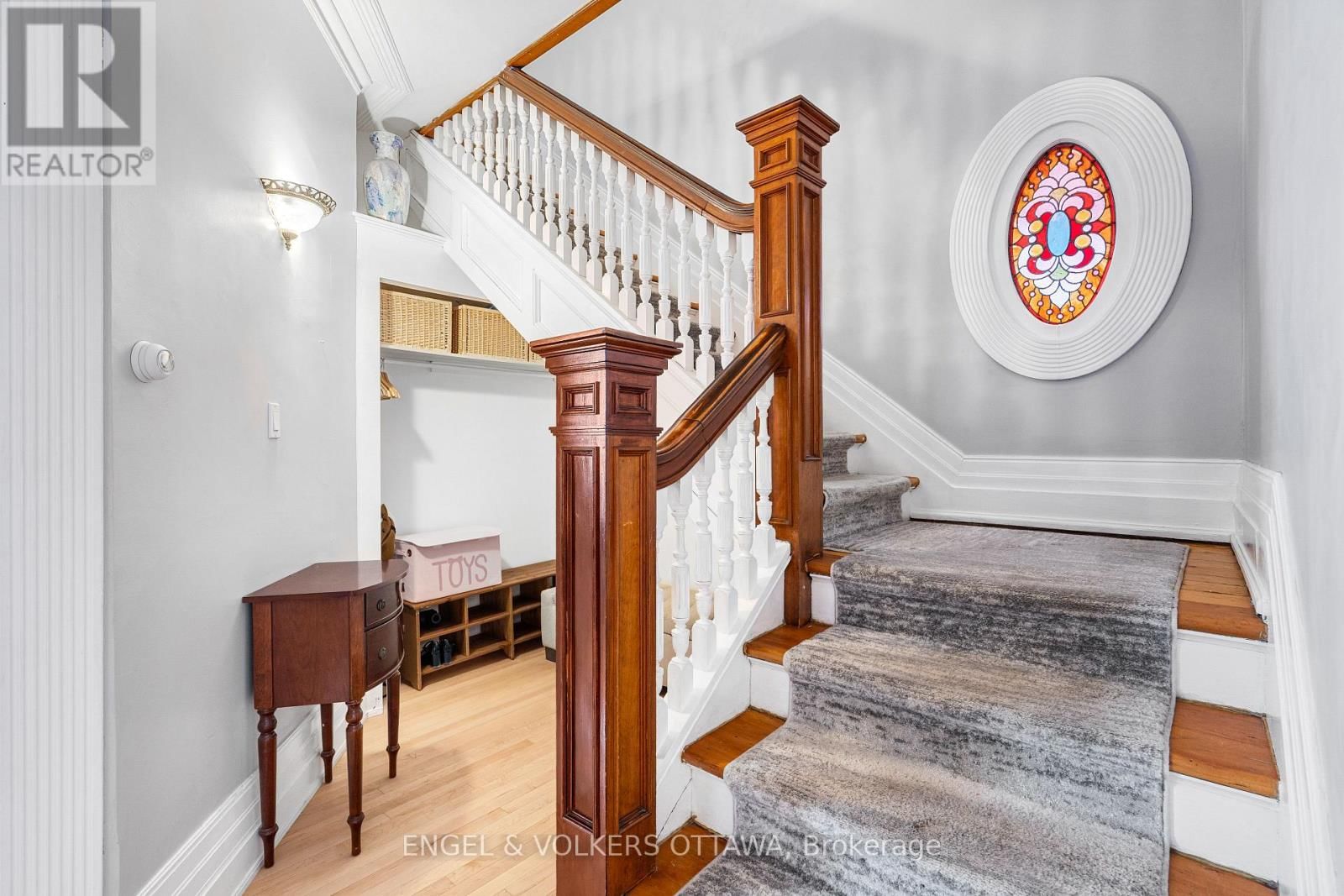 553 GILMOUR STREET Image 22