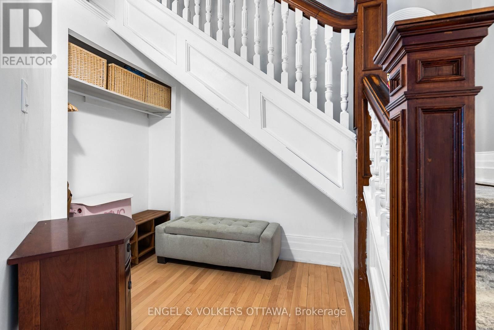 553 GILMOUR STREET Image 24