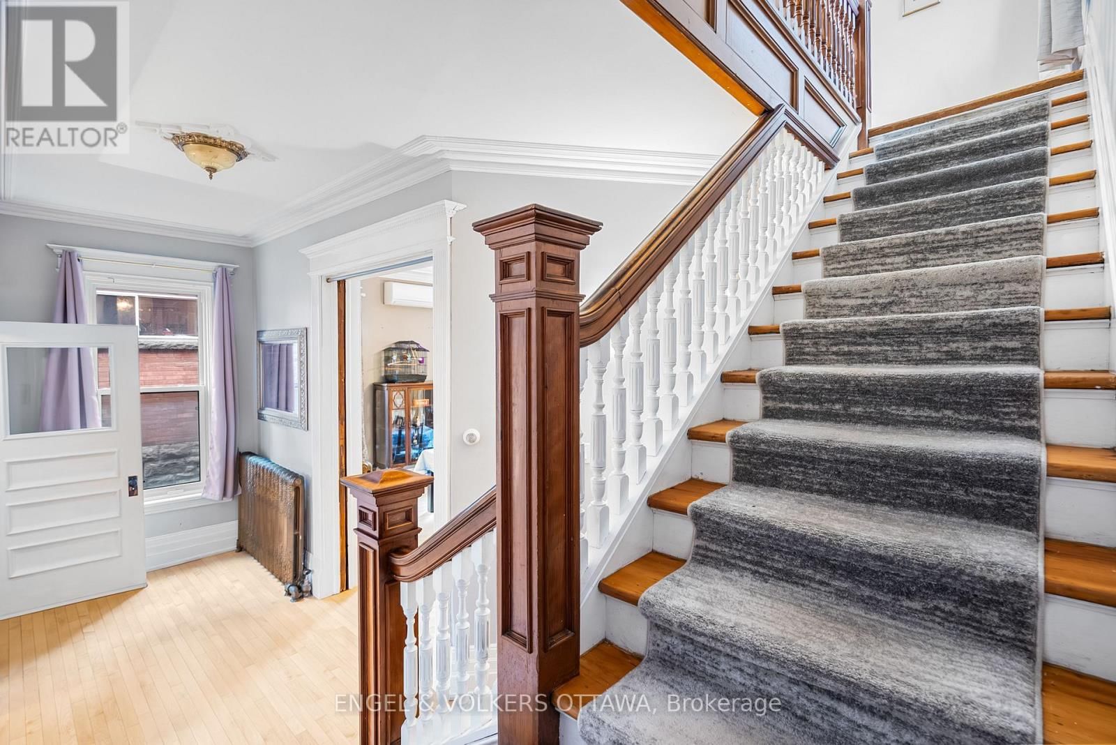 553 GILMOUR STREET Image 25