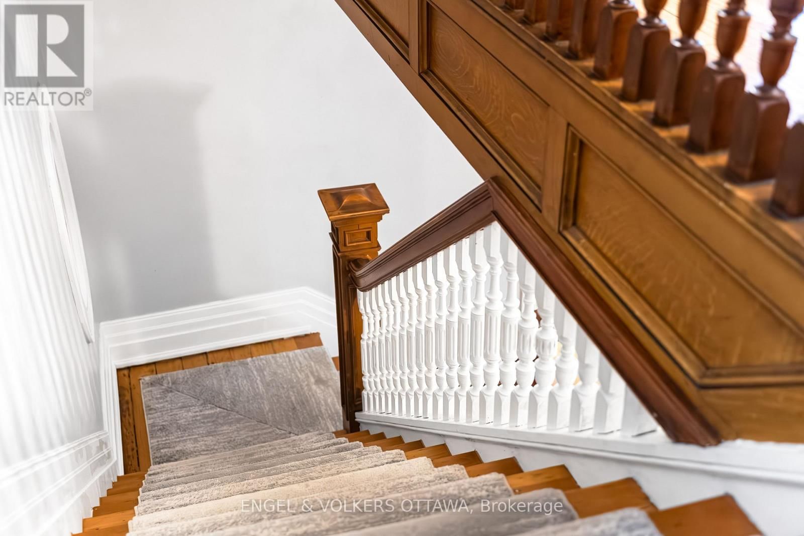 553 GILMOUR STREET Image 26