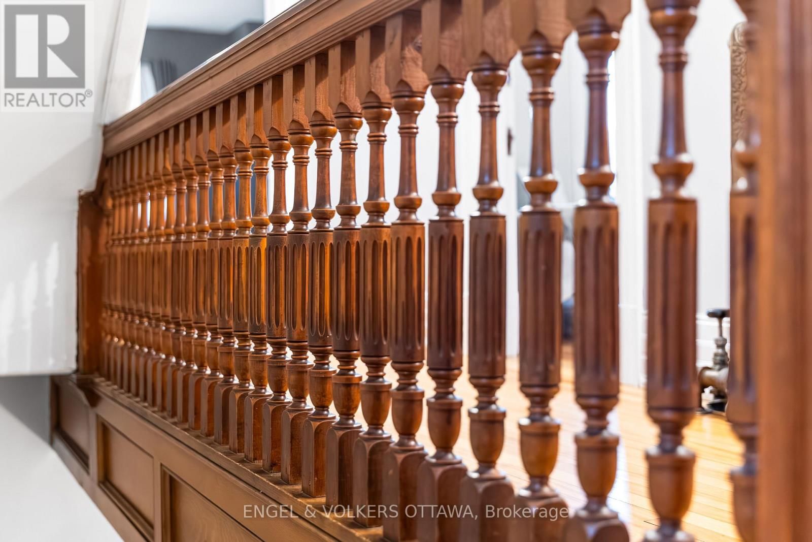 553 GILMOUR STREET Image 36